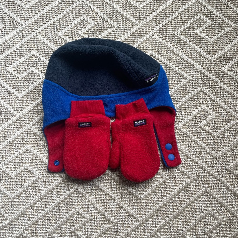 Patagonia Kids' Red and Blue Fleece Hat and Mittens Set